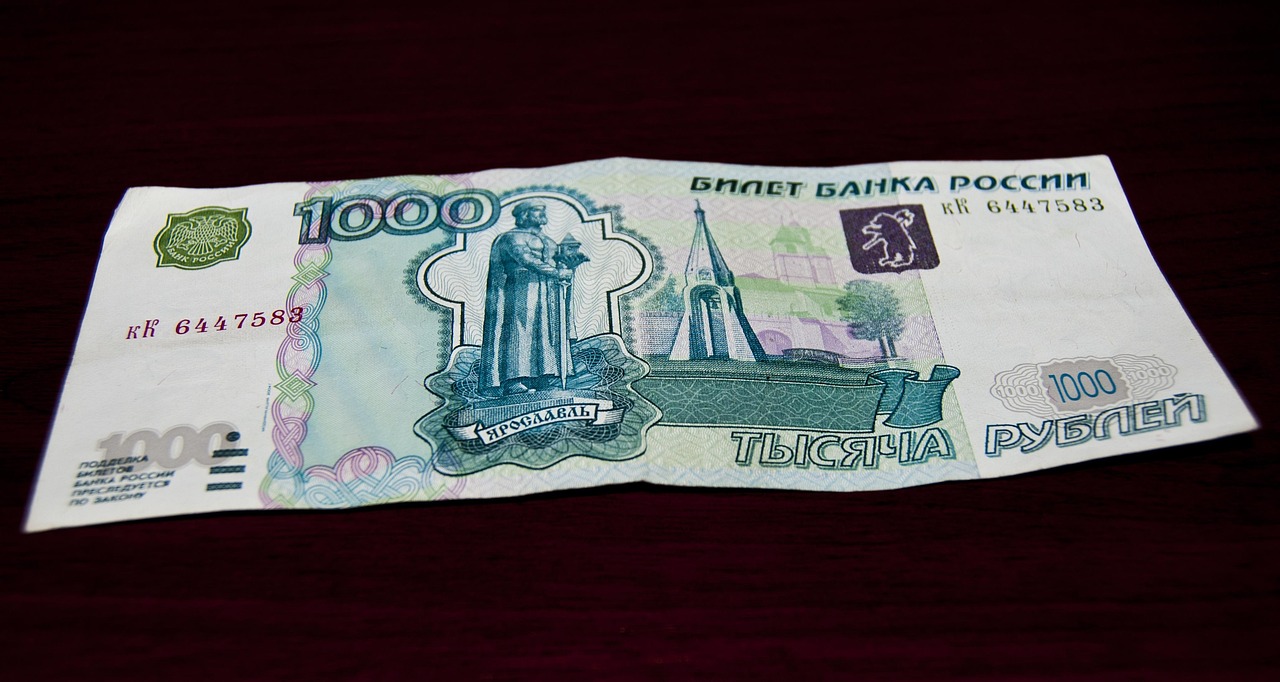 世帯年収1000万で貯金を年間どのくらい増やすべきか？