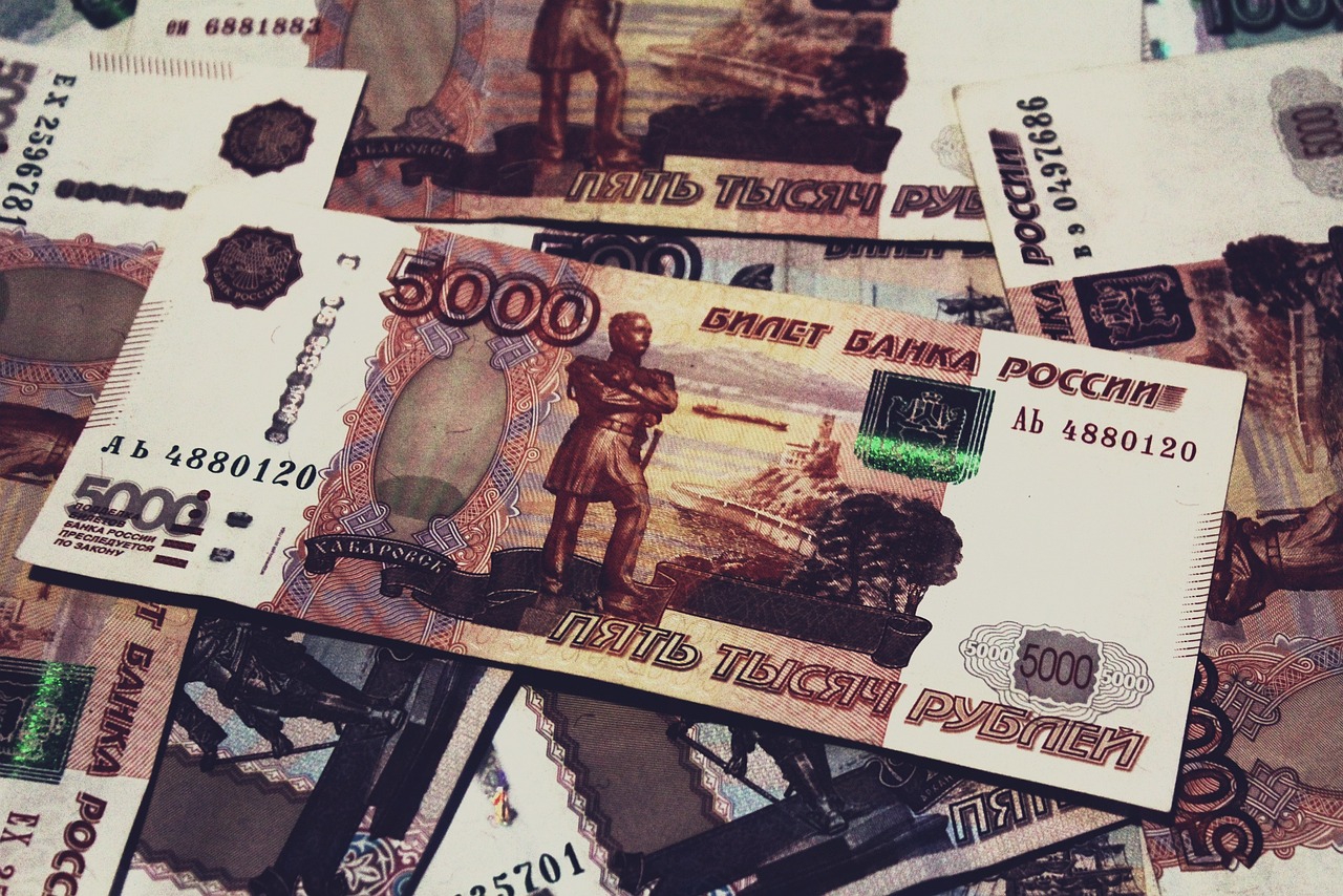 年収1000万の人が貯金する際の目安はいくら？